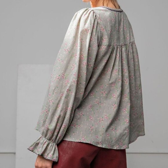 31. EASEL FLORAL PRINTED TOP - SAGE GREY - Picture 5 of 5